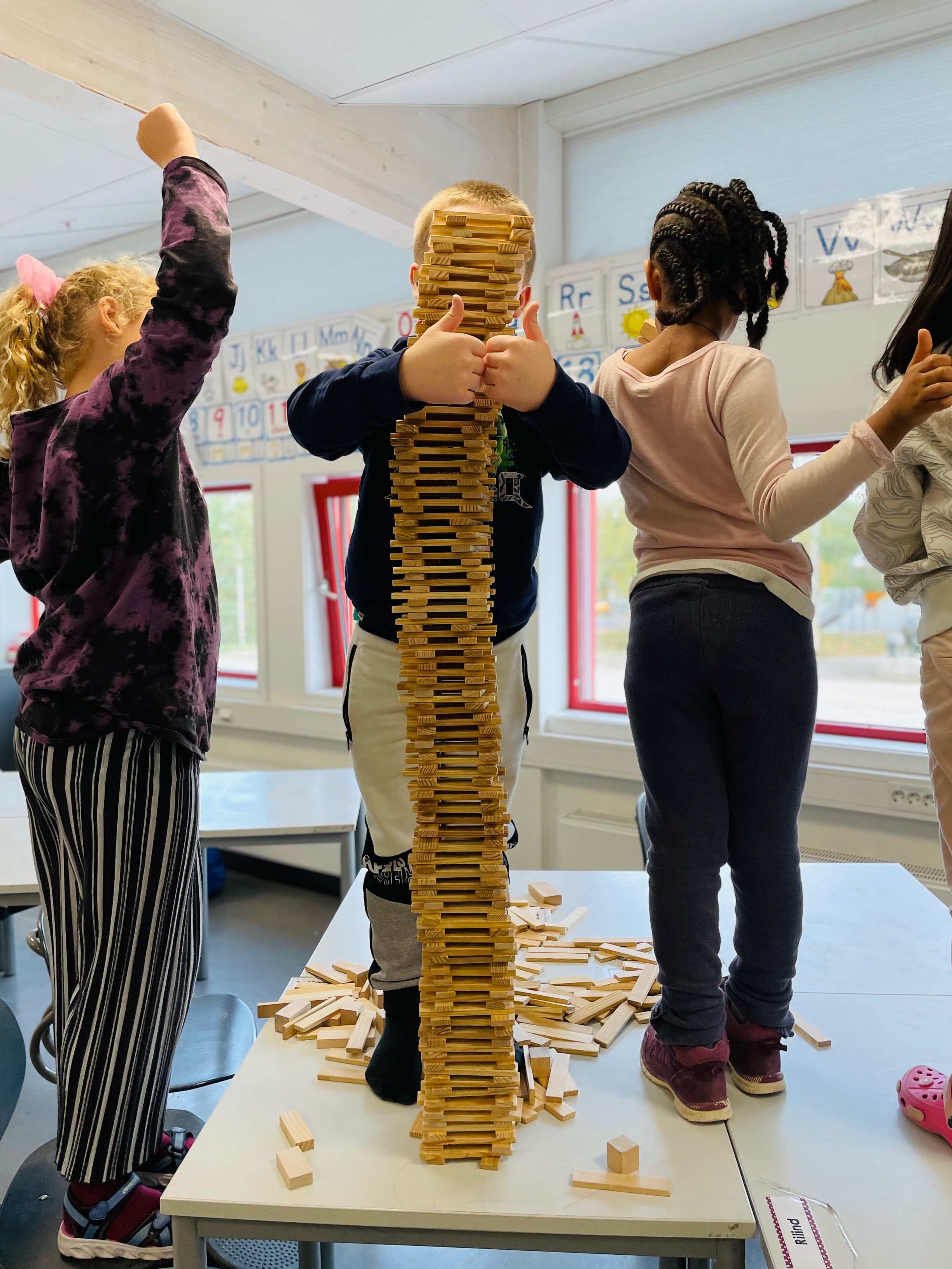 Barn som bygger med Kappla