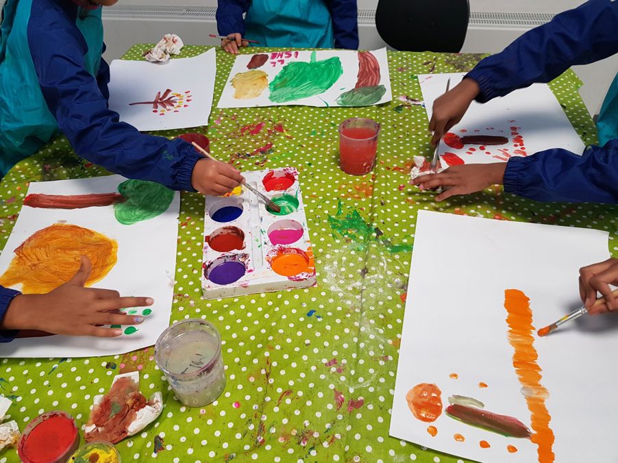 Barn som maler på AKS